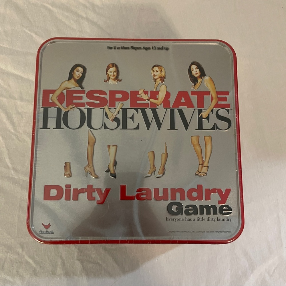 NEW Cardinal Desperate Housewives Dirty Laundry Game